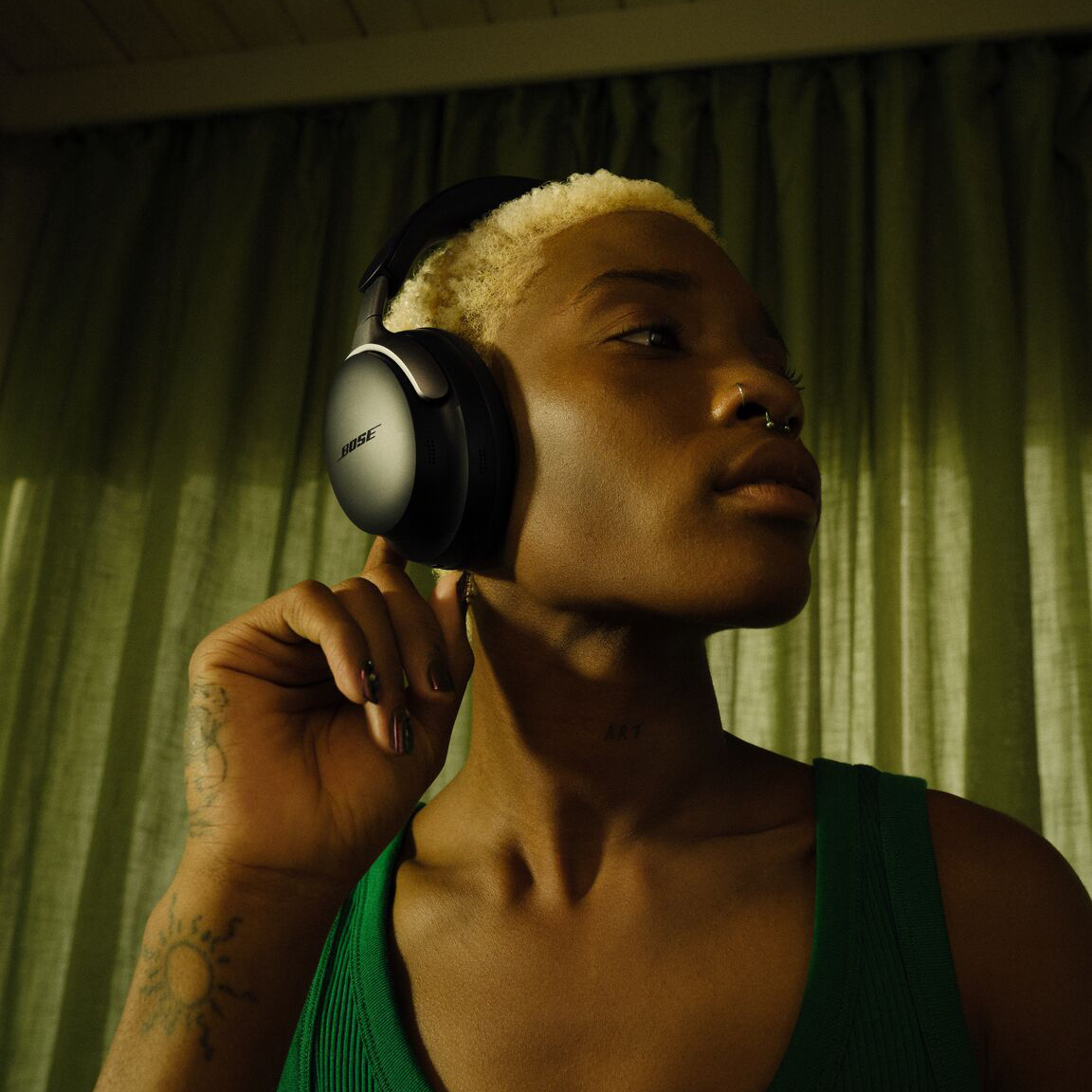 Bose - Noise Cancelling Headphones 700 - Silver